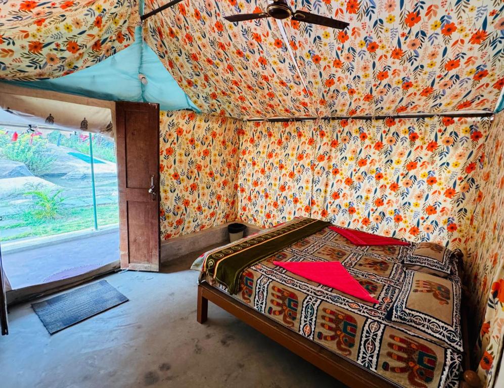 Comfortable rooms for families in Hampi