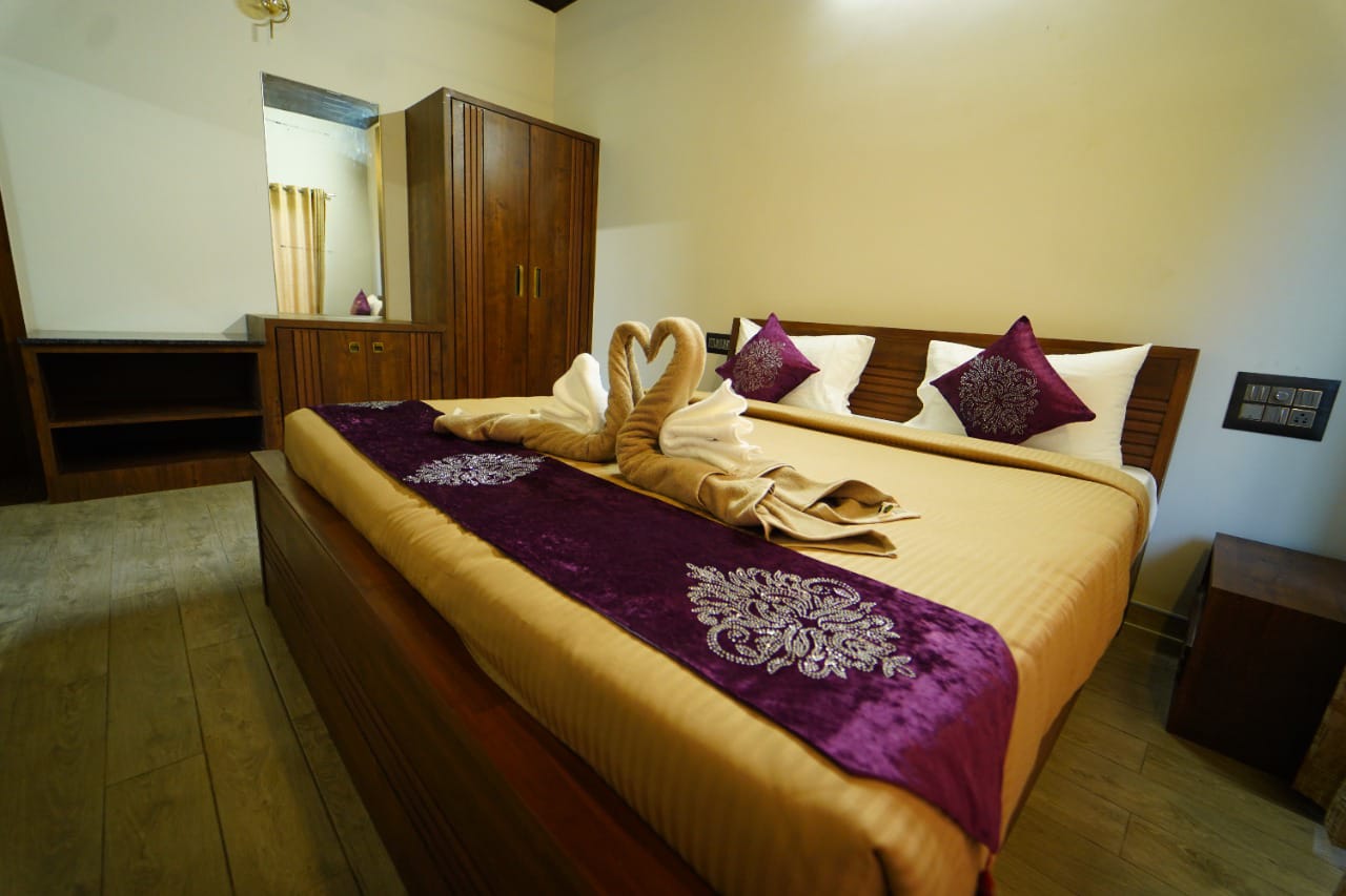 Spacious rooms at Vihangama Homestay in Mysuru