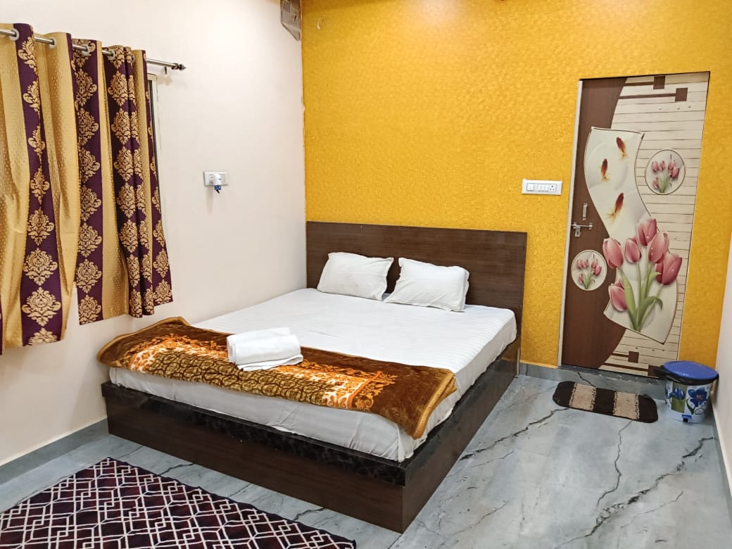 Relax in New Hampi at the cozy Veeru Homestay