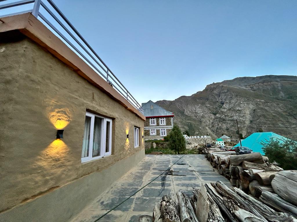 Explore apple orchards near Manali