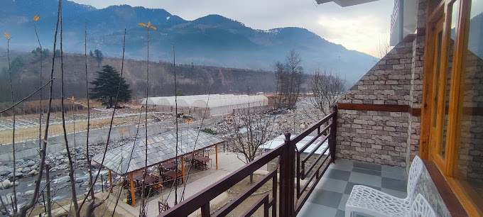 Experience the beauty of Himachal Pradesh at Mountainshack.