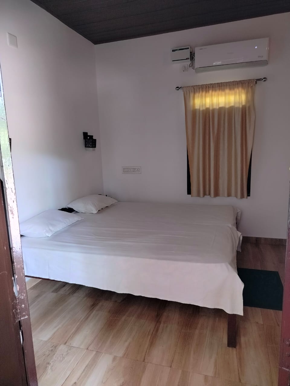Affordable beachside accommodation near Alleppey.