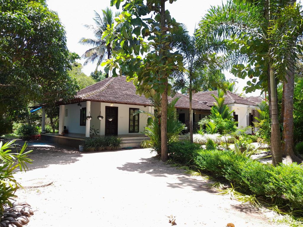Cozy homestay near Alleppey Beach in Kerala.