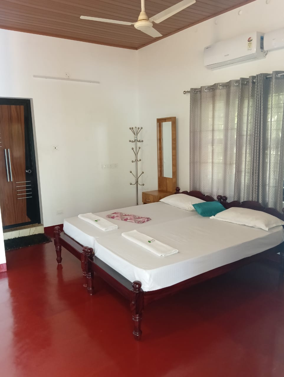 Air-conditioned rooms near Alappuzha Beach